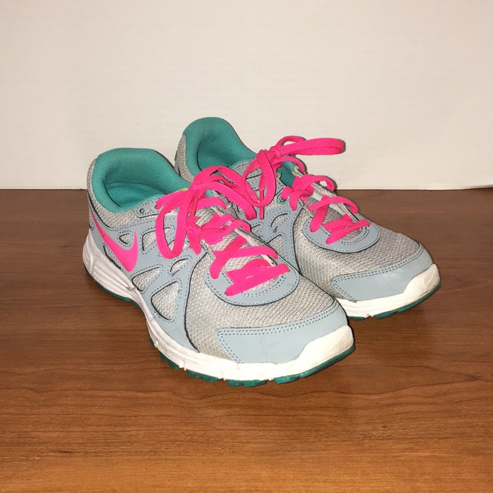 Nike revolution 2